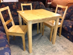 Köksbord + 3st stolar
